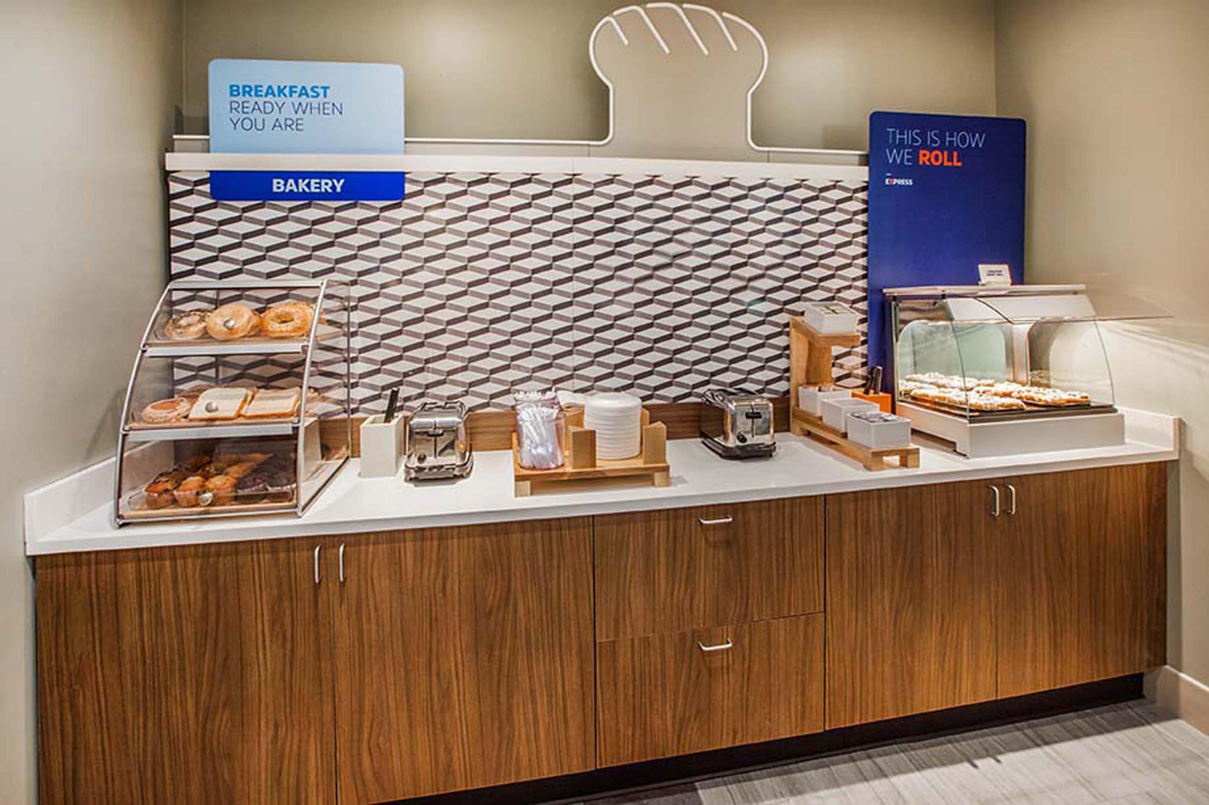 Holiday Inn Express Hotel & Suites Dublin By Ihg Exteriör bild