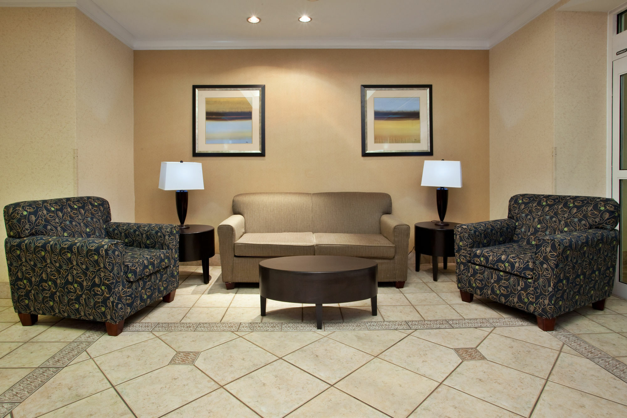Holiday Inn Express Hotel & Suites Dublin By Ihg Exteriör bild
